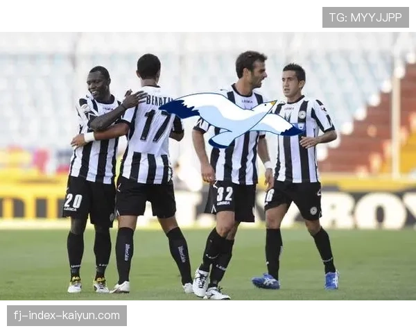 前意大利国脚巴洛特利现身乌迪内斯主场,观战老东家保级关键战 前意大利国脚巴洛特利现身乌迪内斯主场,观战老东家保级关键战